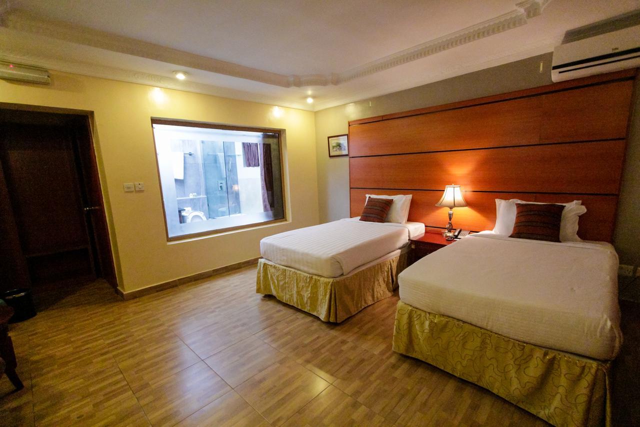 Sunfit - Fitness, Spa, Accommodation Aliayabiagba Bagian luar foto
