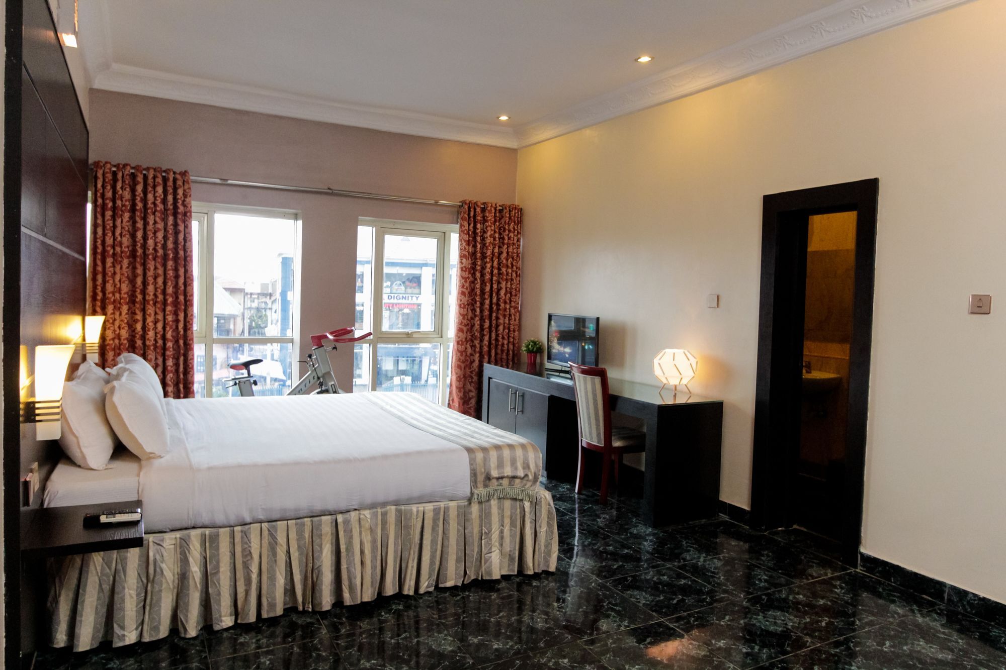 Sunfit - Fitness, Spa, Accommodation Aliayabiagba Bagian luar foto